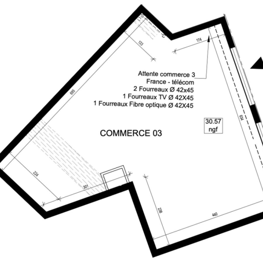  Annonces SURESNES : Local / Bureau | PUTEAUX (92800) | 40 m2 | 2 717 € 